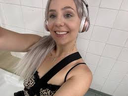 Hello! I'm 24 and an Australian citizen living in Cairns. I have experience  as a barista