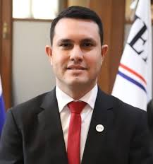 Hector Fretes, autor en El Observador