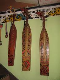 Alat musik yang unik karena terbuat dari labu yang dikeringkan, benang dan batang bambu. Sapeq Kalimantan Timur Salah Satu Alat Musik Tradisional Suku Dayak Direktorat Warisan Dan Diplomasi Budaya