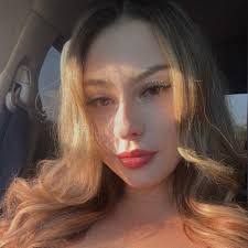 Lori Tenorio's Instagram, Twitter & Facebook