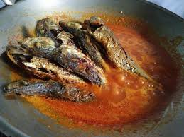 Aa tapi kali ni sambal sardin tu kena lain sebab kita dah ada sambal ikan bilis. Sambal Tumis Ikan Sardin