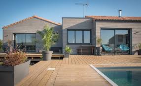 Située dans un charmant village de sud vendée à 30 min de la rochelle, nous vous proposons cette maison en bois d'une superficie d'environ 124 m², édifiée sur une parcelle de 1022 m². Comment Faire Construire Sa Maison Ecologique En Vendee Papernest Le Blog