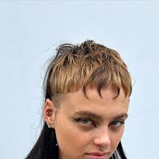 Hollie Edwards's Instagram, Twitter & Facebook