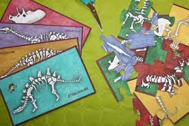 Jeu à télécharger et imprimer pour enfants de 4 à 10 ans. Chasse Au Tresor Dinosaure A Telecharger Et Imprimer Pour Enfants