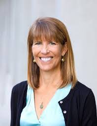 Julie Noggle's Instagram, Twitter & Facebook