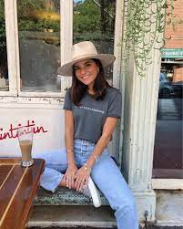 Viviane Audi On Instagram Chill Weekend Outfit Hat Or No Hat Vivianewears Hat Is From Lacko Outfits With Hats Weekend Outfit Summer Outfits