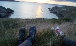 Ich picknickte gerade mit meiner familie unter einem olivenbaum, als ein junger mann auf einem fahrrad angefahren kam und uns auf englisch nach dem weg fragte, und so kamen wir ins gespräch. Schuleraustausch Frankreich Klasse 8 Privates Gymnasium St Paulusheim