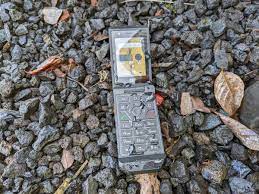 CAT S22 Flip review: Rugged, classic ...