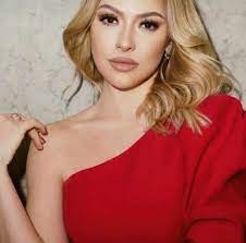 2003 yılında idool 2003 yarışmasına katıldı, birinci olamamasına. Hadise