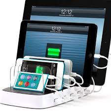 Charging Station For Apple Electronics Ohhh Yeah This Would Work In Our Family We Got 3 Ipod Touches 2 Gen 4 1 Gen 3 An Iphone 4s And An Ipad Ai Technologie