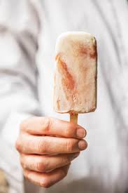 Eis Am Stiel Unser Rhabarber Joghurt Eis Hellofresh Blog Rezept Joghurt Eis Lebensmittel Essen Einfacher Nachtisch