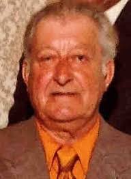 Robert Mohns's Instagram, Twitter & Facebook