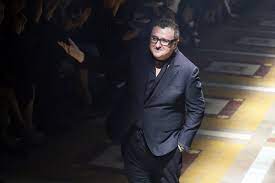 He was formerly the creative director of lanvin in paris from 2001 until 2015, after serving stints at a number of other fashion houses including geoffrey beene. 0bnkcjfottqzim