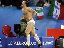 Cassano e balotelli sono diventati gli eroi tristi di questi ultimi otto giorni di mercato, a caccia di un' occasione, di una scintilla, dell' ultimo treno. Italy Striker Antonio Cassano Fined By Uefa Over Euro 2012 Comments The Independent The Independent