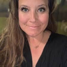 Cynthia Rennick's Instagram, Twitter & Facebook