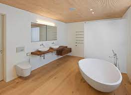 Verrottungsfreies holz auf dem boden mit fliesen in holzoptik. Holzboden Im Badezimmer Mafi