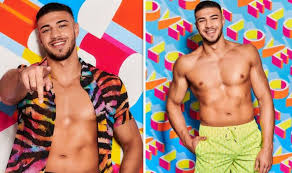 Love island fans pointed out tommy fury was jealous when his close friend lucie donlan recoupled with hunky newcomer george rains during tuesday's episode. Love Island 2019 Cast Who Is Tommy Fury How Old Is He Tv Radio Showbiz Tv Express Co Uk