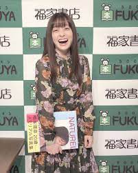 画像に含まれている可能性があるもの 1人以上 立ってる 複数の人 橋本環奈 松元絵里花 橋本 環 奈 天使