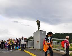 倉吉大橋のモニュメントに元気をもらいながら モニュメント 倉吉 未来