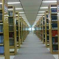 Tun seri lanang atau nama sebenarnya tun muhamad bin tun ahmad, bergelar paduka raja seorang yang berjawatan bendahara melaka dan johor.tun seri lanang dilahirkan di bukit seluyut. Fotos En Perpustakaan Tun Sri Lanang Ukm
