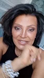 Każda z nas chce wyglądać pięknie, czuć się wyjątkowo i błyszczeć. ✨ Ale  żeby tak było, potrzebna jest odrobina wysiłku. Nowa fryzura, świeża  sukienka, mała zmiana w wyglądzie