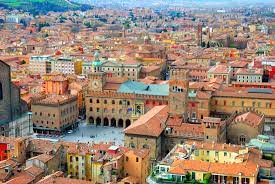 It is the seventh most populous city in italy with about 390,000 inhabitants and 150 different nationalities. Bologna Wurde Im Jahr 2000 Zur Kulturhauptstadt Europs Benannt Bildquelle Shutterstock Com 59plus