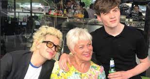 Denise's eldest son matt healy, 30, is the frontman of indie band the 1975. Denise Welch Wishes She Could Re Do Parts Of Son Matty Healy S Childhood Herfamily Ie