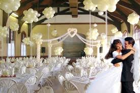 La decoración del salón donde van a celebrarla fiesta de boda es una de las mayores preocupaciones de las parejas de novios, ya que el estilo que escojan va a transmitir sus. Decoracion De Salones Para Bodas