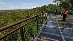 Primeiro mirante de vidro de MT se tornou ponto de lazer das famílias e  atrativo para turistas, afirma prefeita - REGIONAL MT - A notícia ao seu  alcance!