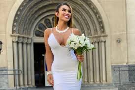 Brazilian Model, Who Married Herself, Gets Offer From Arab Sheikh. Read Her  Reply - News18