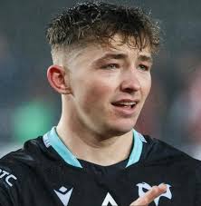 Is Dan's dad Dai Edwards the former openside for Aberavon? Tyia