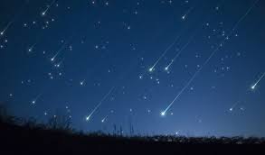 In Arrivo Una Pioggia Di Stelle Cadenti Stelle Cadenti Pioggia Di Meteoriti Stelle