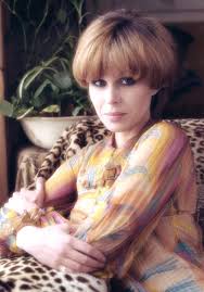 Short layer with golden highlights is also one of the best hairstyles for women over 70 as it goes best with the aging skin. 70s Hairstyles Short Hair 1970 S Hairstyles Hairstyles Site Hair Styles 70s Hairstyles Short 70s Hair