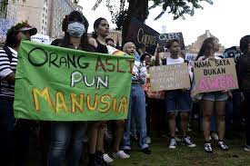 Malay (bahasa malaysia in malaysia, bahasa melayu in brunei and singapore) is the sole official language of malaysia and brunei, and one of the four official languages in singapore. March In Malay