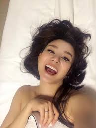 Ngọc Trinh mặc đồ nóng bỏng luận bàn về tình yêu