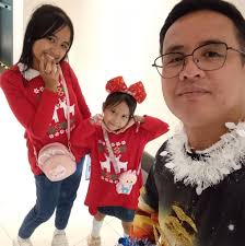 LOOK: Nakita n'yo ba ang moon halo ngayong gabi? Ayon kay Mang Tani Cruz ng  IMReady, isa itong normal na atmospheric phenomenon. "Ang halo o ring ng  buwan ay dulot ng mataas