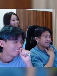 Mike and Aloy: Live Billiard Table Moments