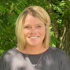 Cari Dyer's Instagram, Twitter & Facebook