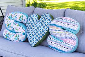 Before we get to the free crochet pattern for the pillow support, let's go over the why you get i found this pattern from the new traveling pillow pattern that you posted! How To Make A Diy Letter Pillow Make And Takes