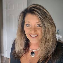 Lenore Jones's Instagram, Twitter & Facebook