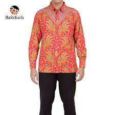 Pilihan yang ditawarkan pun beragam, mulai dari corak klasik, hingga kombinasi desain yang modern. Kemeja Batik Slimfit Lengan Panjang Motif Asmoro Aji Kombinasi Slobok Batik Keris Online