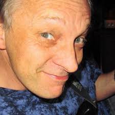 Ein neuer Hai spielt bei Shark Gitarre