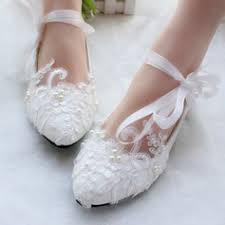 Choisissez la paire de chaussures du grand jour de votre vie, dans laquelle vous vous sentirez incroyable et confortable. Chaussures De Mariage Chaussures De Mariee Chaussures De Mariee A Talons Jj S House