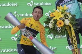 Un pelotón de 176 ciclistas espera blindado e intranquilo detrás de sus mascarillas. Egan Bernal Busca Brillar En Un Tour Impredecible