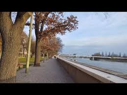 Mikrohullámú sütő és hűtőszekrény.az a szeged pályaudvar vonatállomás egy 15 perces sétára fekszik az ingatlantól. Tisza Part Szeged Magyarorszag Hungary Youtube
