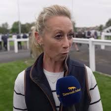 JP King and Danny Doran speak to Robert Hall having consigned a son of  Jukebox Jury (Lot 491) for €62,000. #TattsNovNHSale