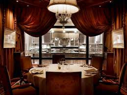 Counter height and standard dining room tables at rc willey. Kiss The Chef The Haute 5 Chef S Tables In Las Vegas Haute Living