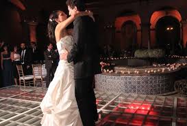 Escuchar canciones para aprender español. Las 5 Mejores Canciones Para El Vals De Tu Boda Fiancee Bodas
