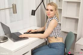 Snow Bunny Pretty Di Gets Her Tight Pussy Filled With Bla...