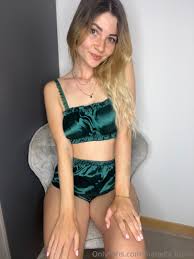 OnlyFans – TikTok – Mariella Fucile (mariella.fucile, mariellasunshinee) –  Nude - Photo 13